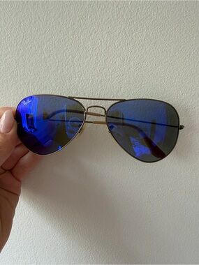 Ray-Ban Aviator Sunglasses with Blue Lenses and Gold Frame